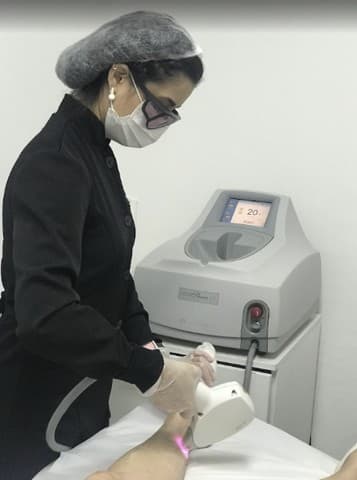 Depilação a laser com LightSheer na Clínica Lev